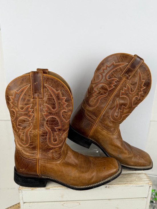 Cody James Other - Cody James men's western boots distressed leather detailed embroidery size 9D